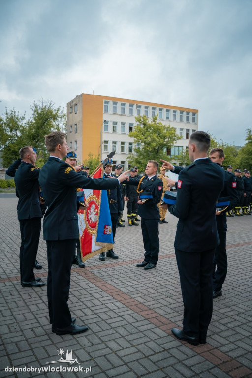 Zmiana służby i ślubowanie strażaków PSP Włocławek