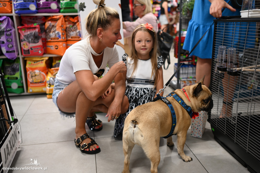 Wręczenie nagród konkursowych w sklepie Animals