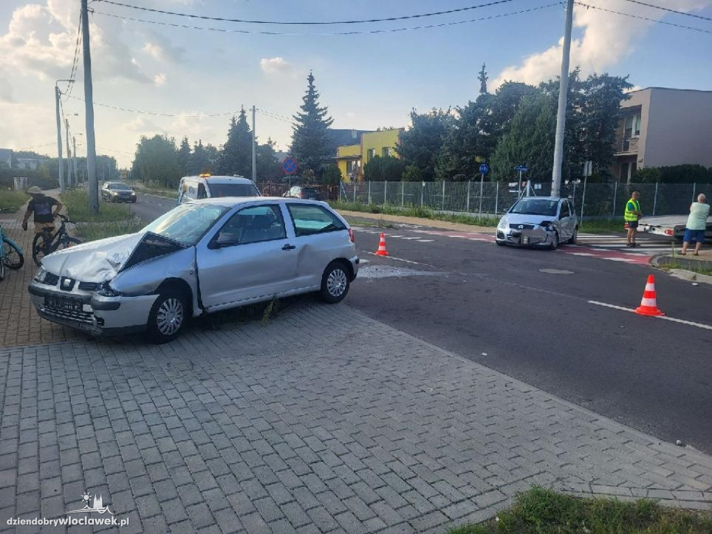 Na Zawiślu zderzyły się dwa samochody osobowe