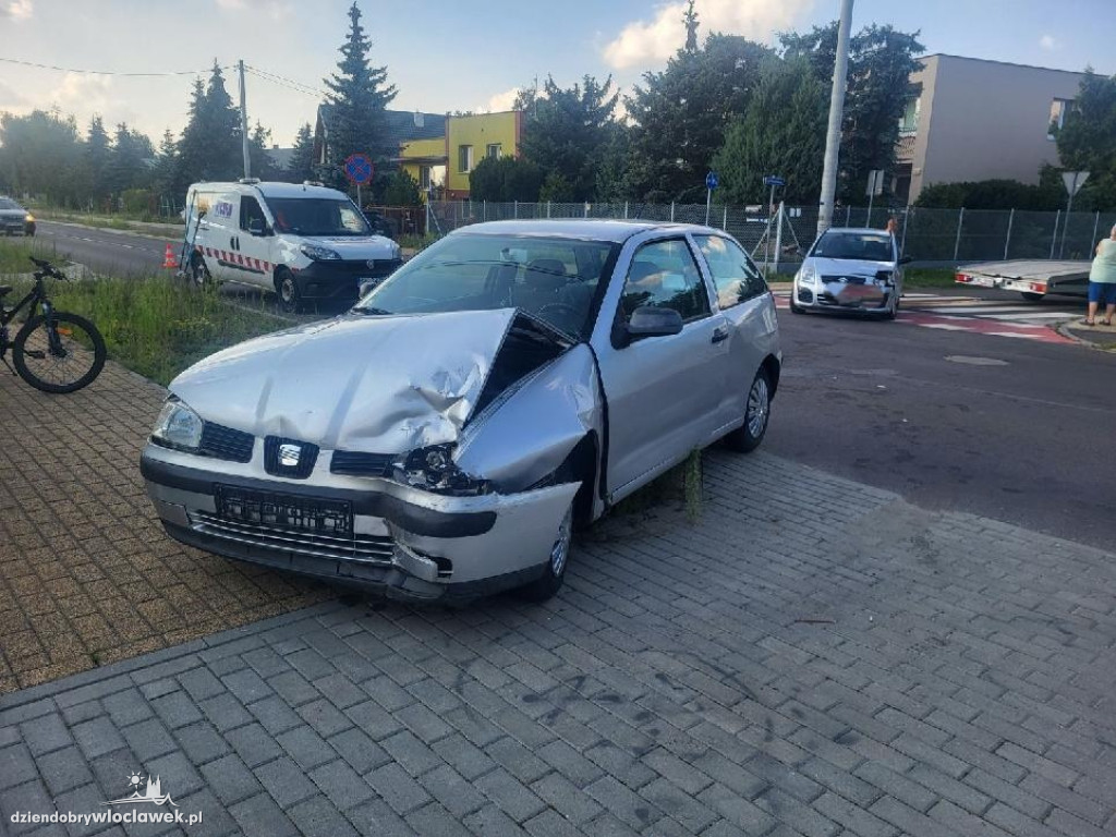 Na Zawiślu zderzyły się dwa samochody osobowe