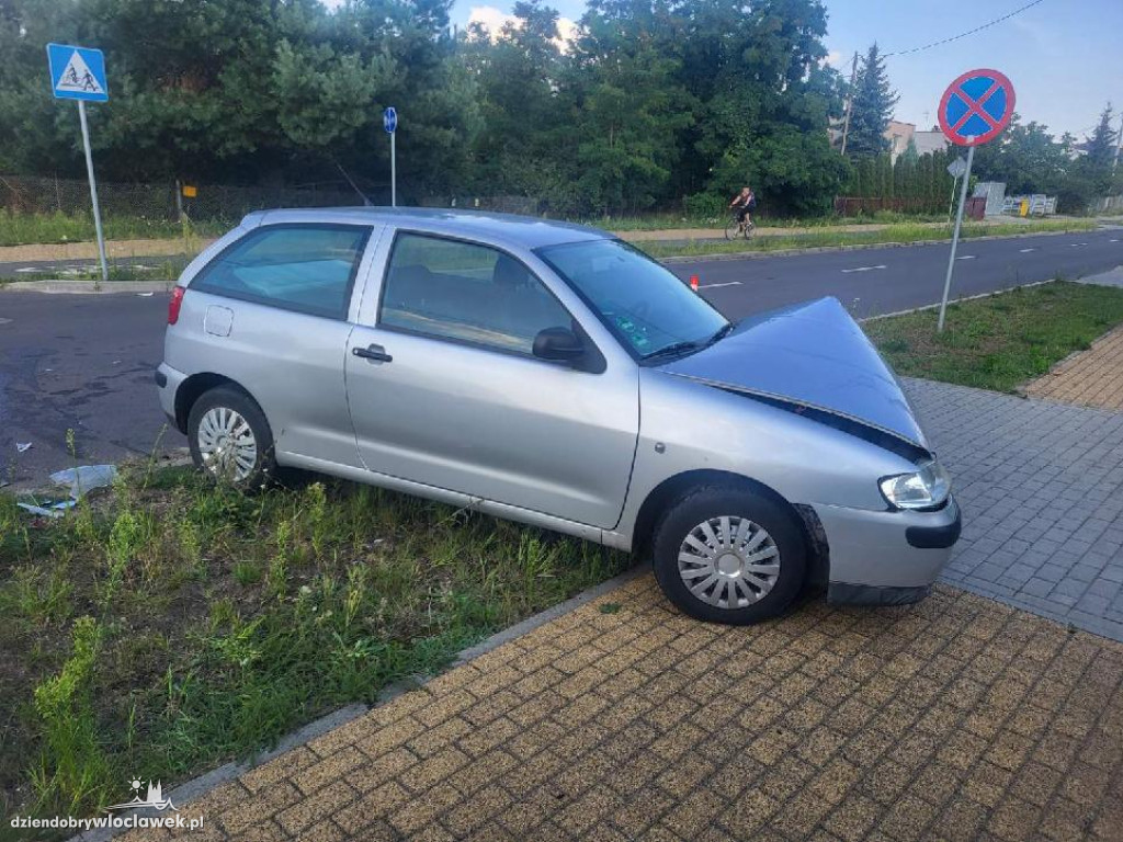 Na Zawiślu zderzyły się dwa samochody osobowe