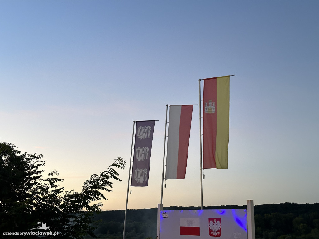 Festiwal Wisły 2024: Parada statków w świetle rac