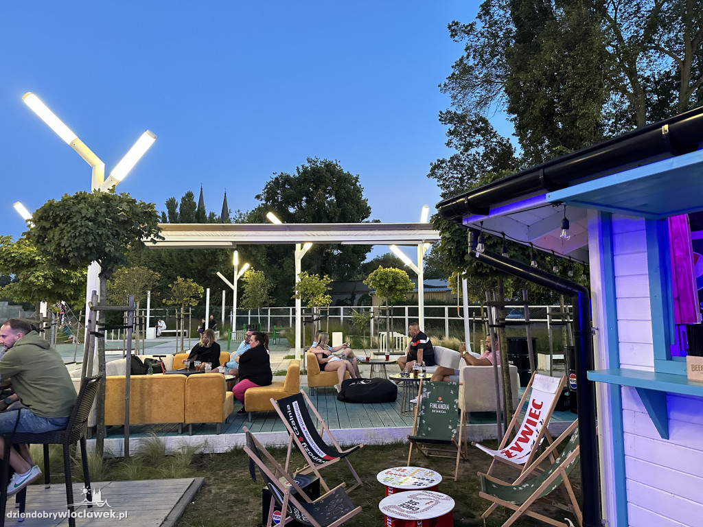 Festiwal Wisły 2024: Parada statków w świetle rac