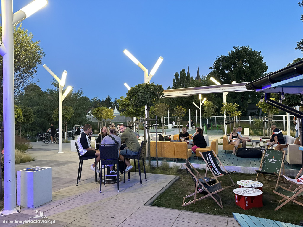Festiwal Wisły 2024: Parada statków w świetle rac