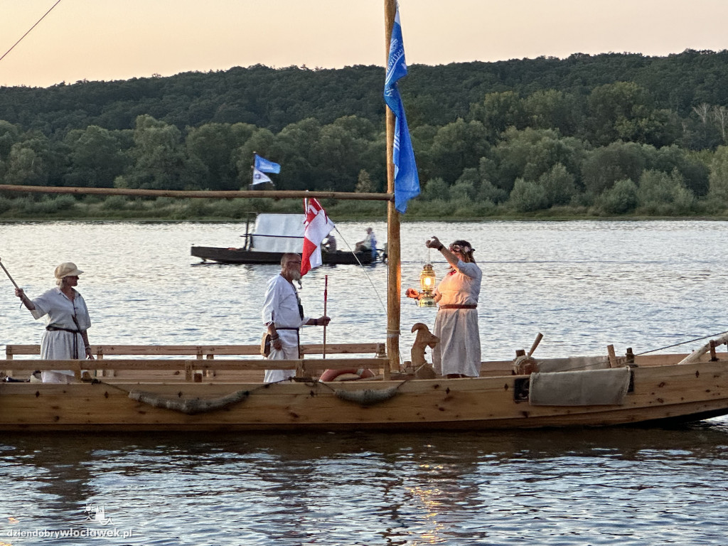 Festiwal Wisły 2024: Parada statków w świetle rac