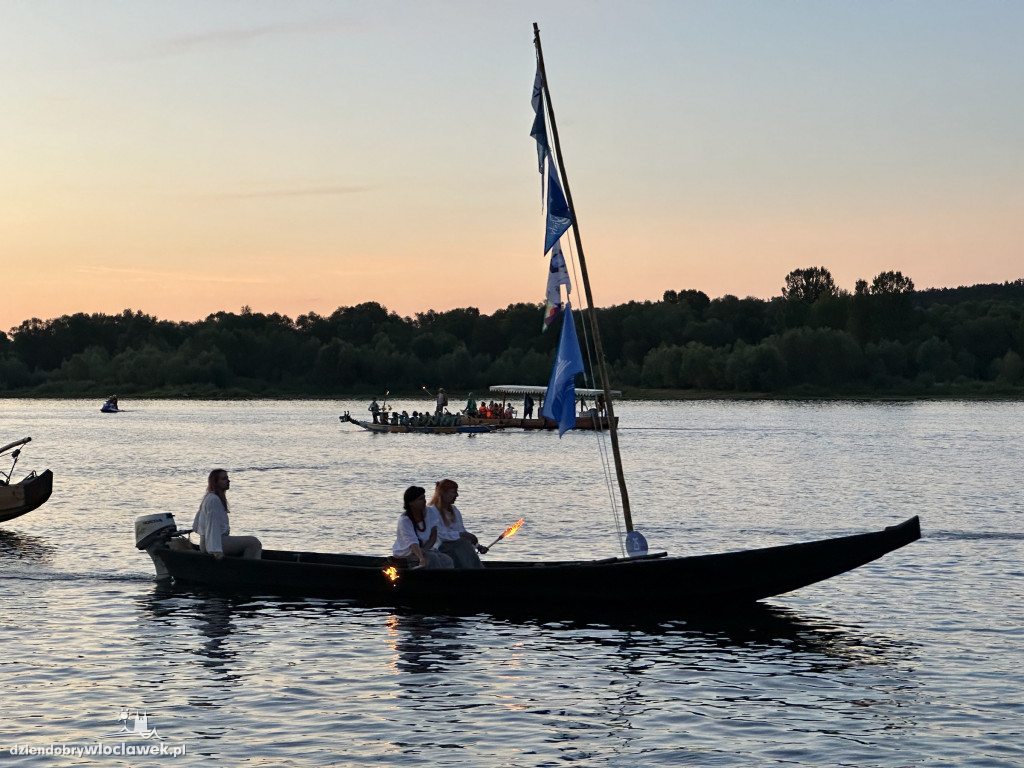 Festiwal Wisły 2024: Parada statków w świetle rac