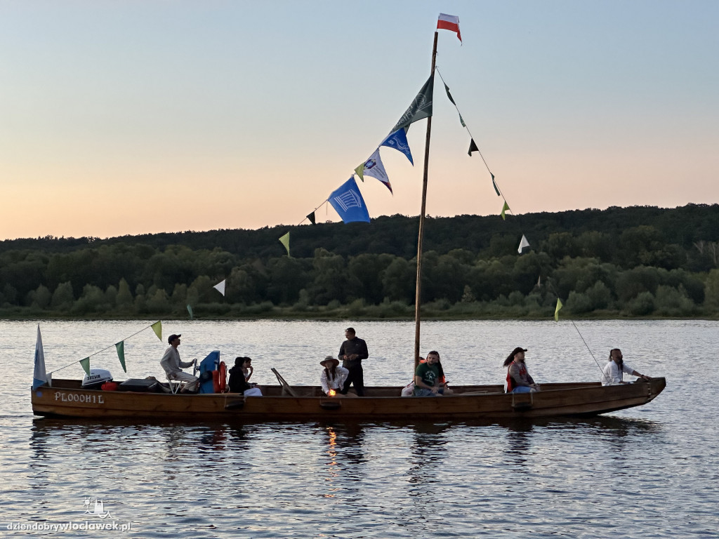 Festiwal Wisły 2024: Parada statków w świetle rac