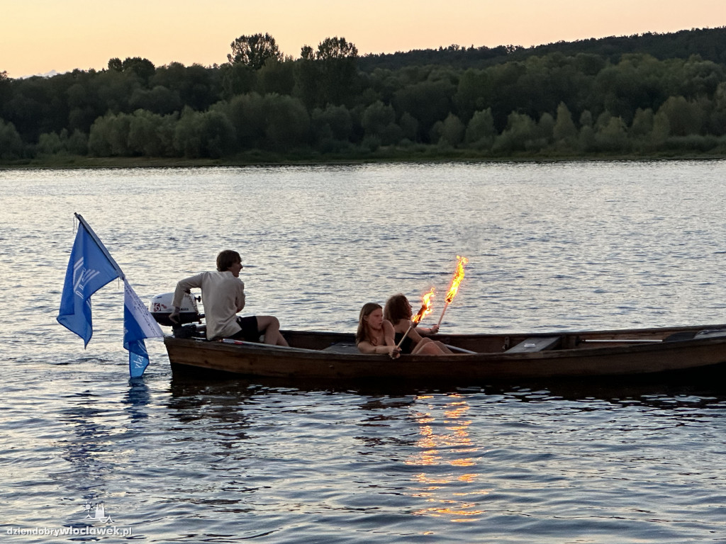 Festiwal Wisły 2024: Parada statków w świetle rac