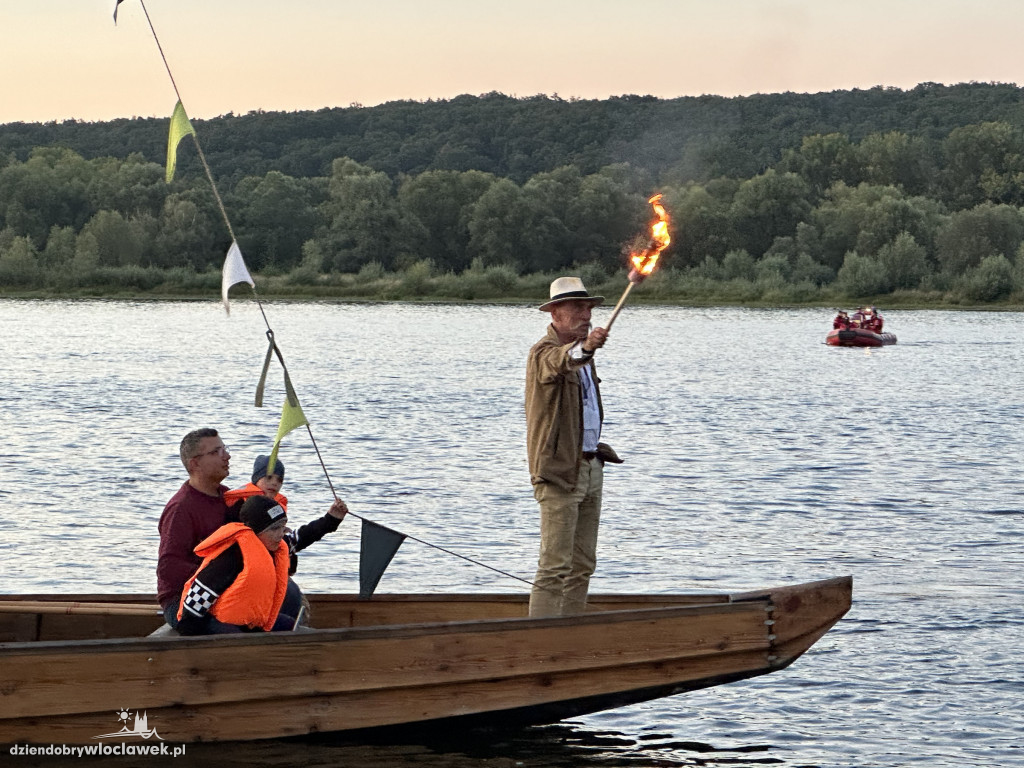Festiwal Wisły 2024: Parada statków w świetle rac