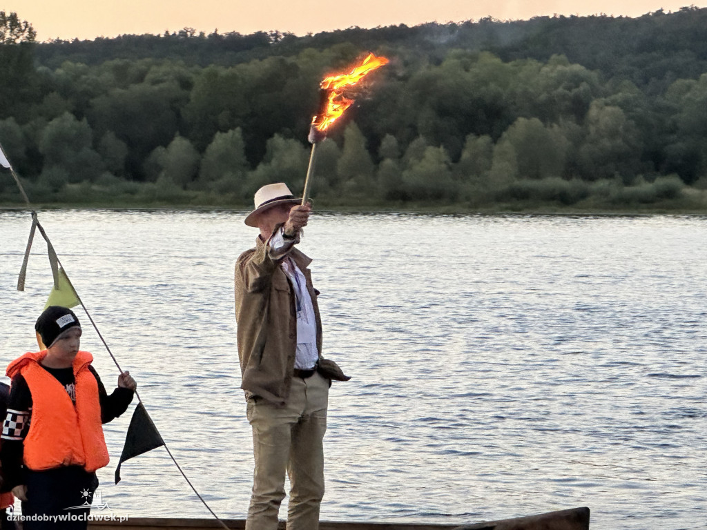 Festiwal Wisły 2024: Parada statków w świetle rac