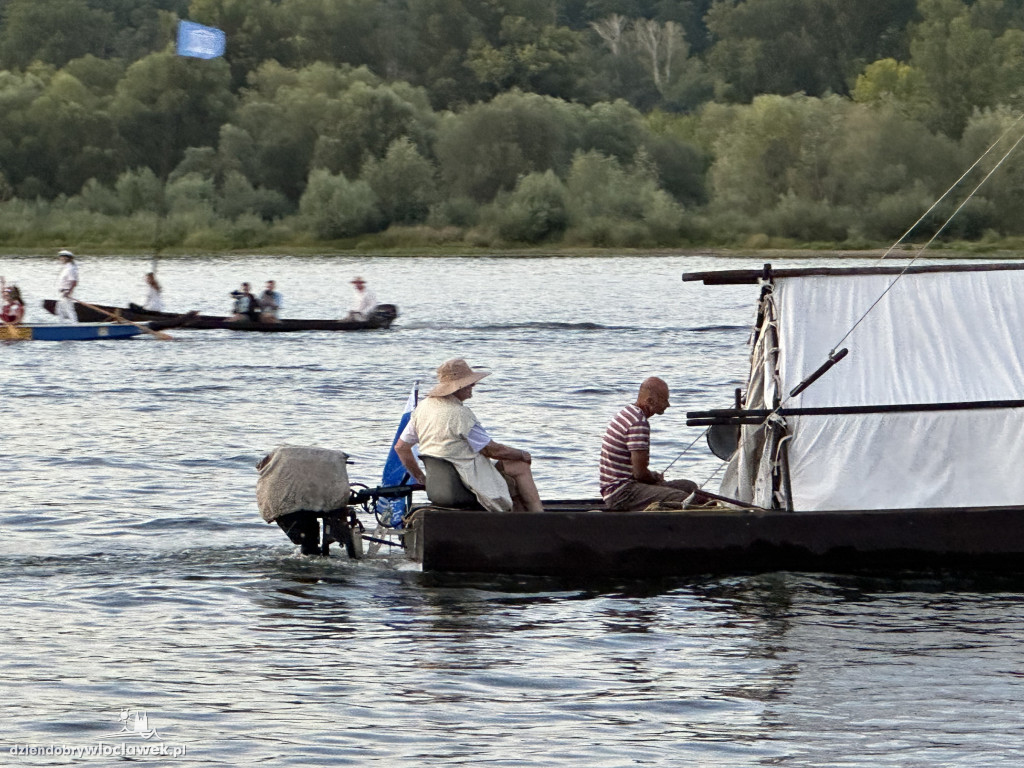 Festiwal Wisły 2024: Parada statków w świetle rac