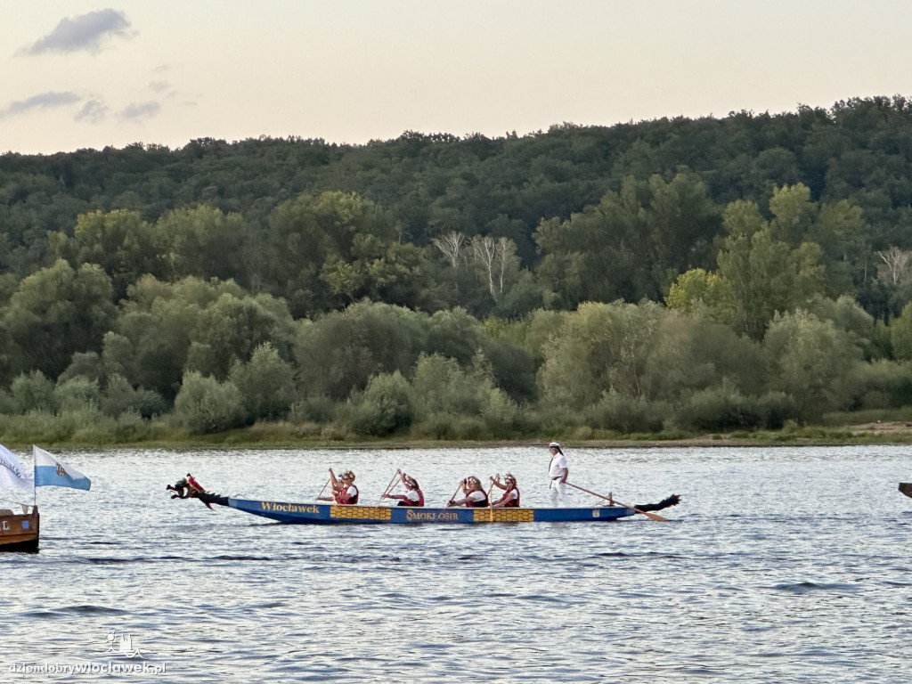 Festiwal Wisły 2024: Parada statków w świetle rac