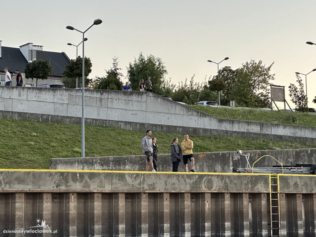 Festiwal Wisły 2024: Parada statków w świetle rac