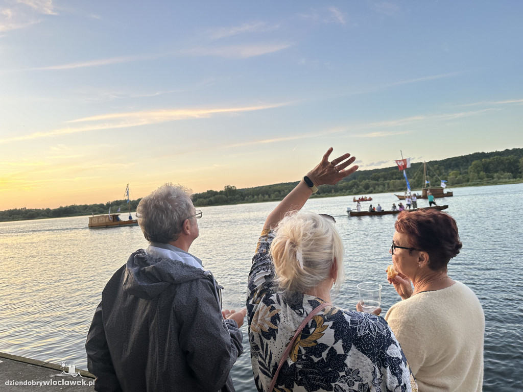 Festiwal Wisły 2024: Parada statków w świetle rac