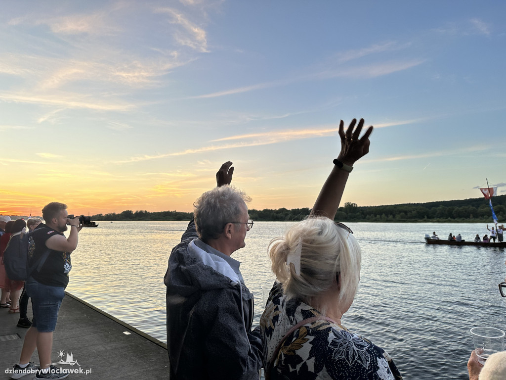 Festiwal Wisły 2024: Parada statków w świetle rac