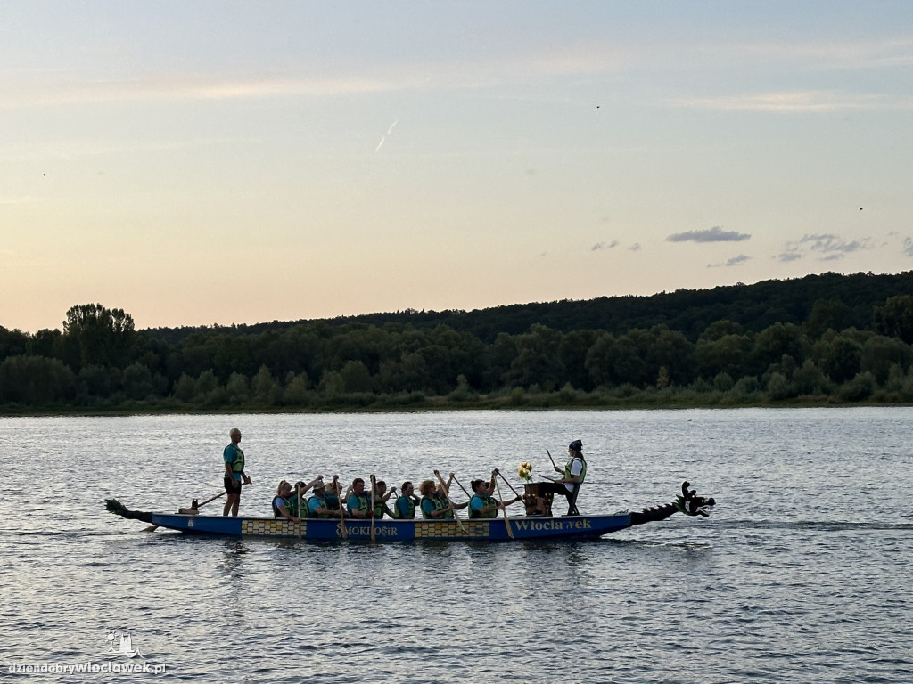 Festiwal Wisły 2024: Parada statków w świetle rac