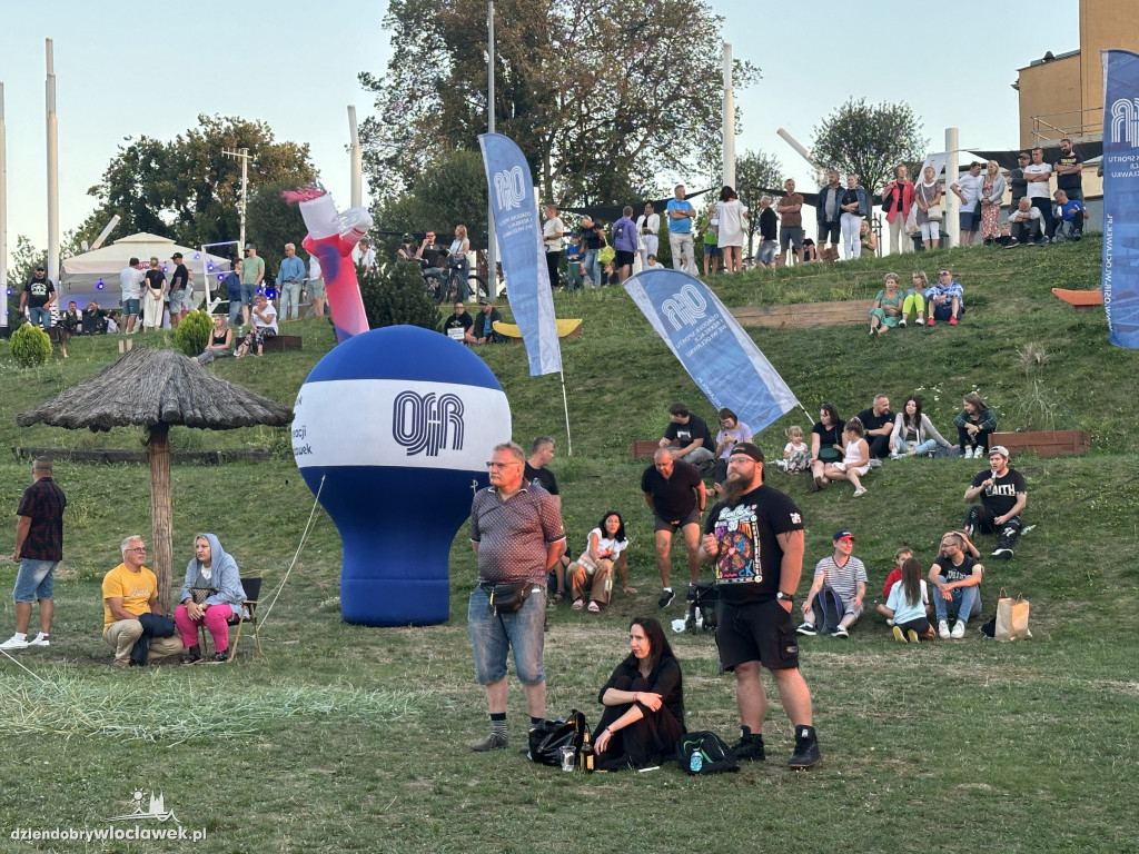 Festiwal Wisły 2024: Parada statków w świetle rac