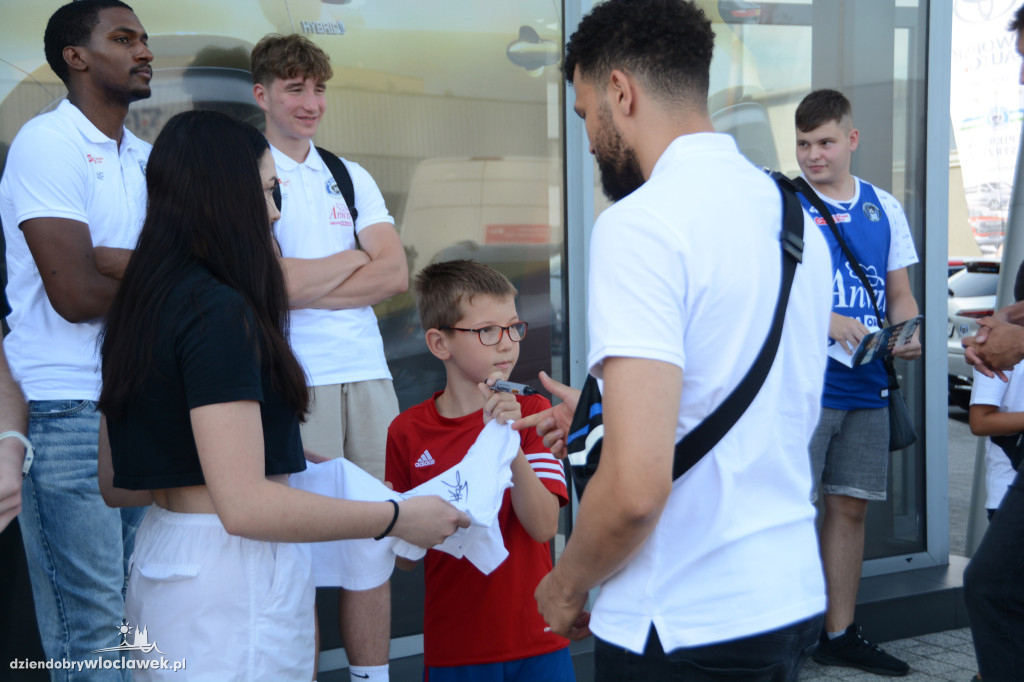 Koszykarze Anwilu będa jeździć toyotami
