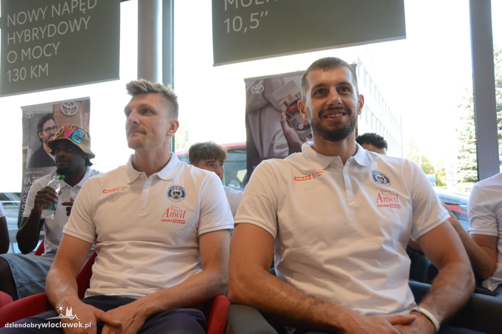 Koszykarze Anwilu będa jeździć toyotami