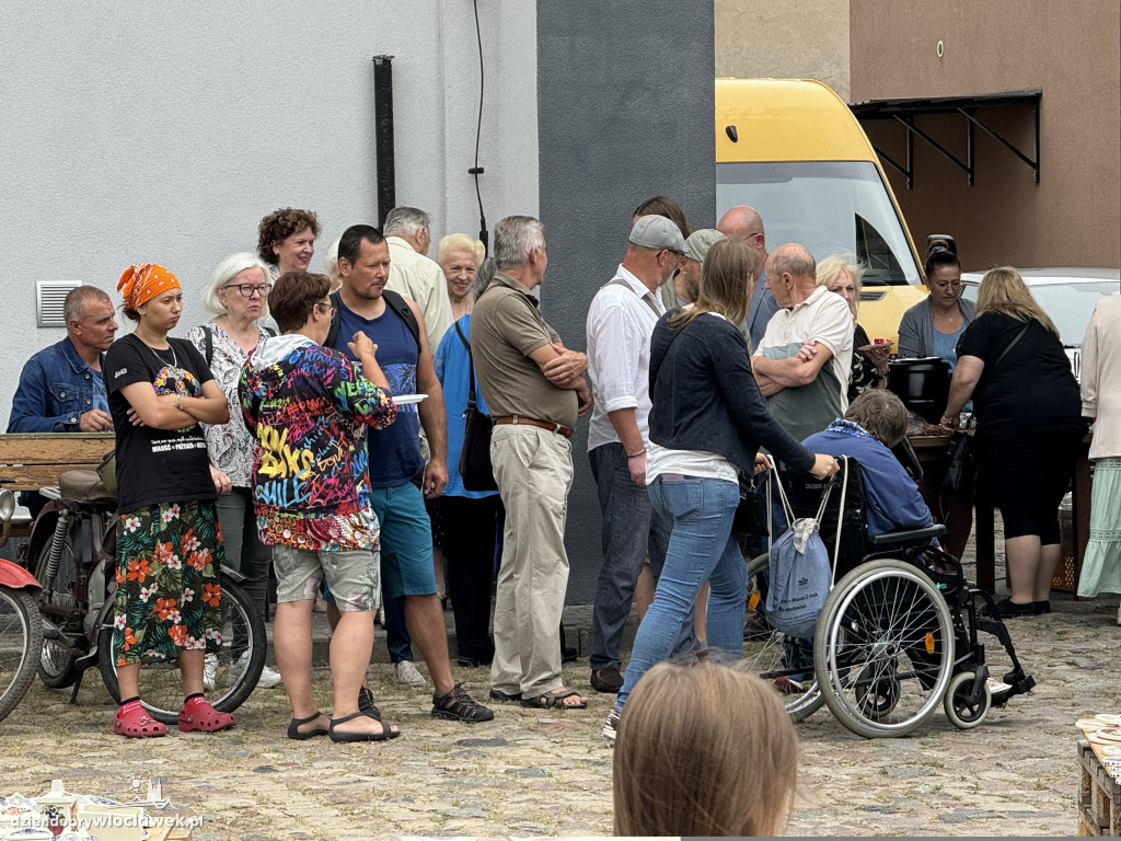 Fajansowy piknik