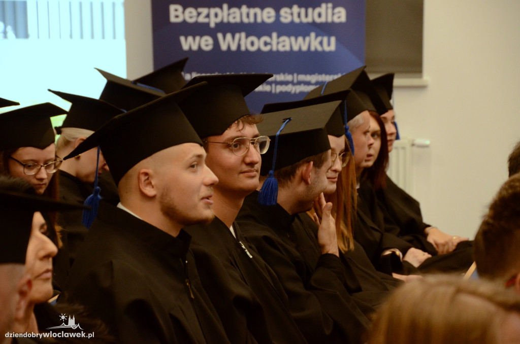 Wręczenie dyplomów absolwentom PANS we Włocławku