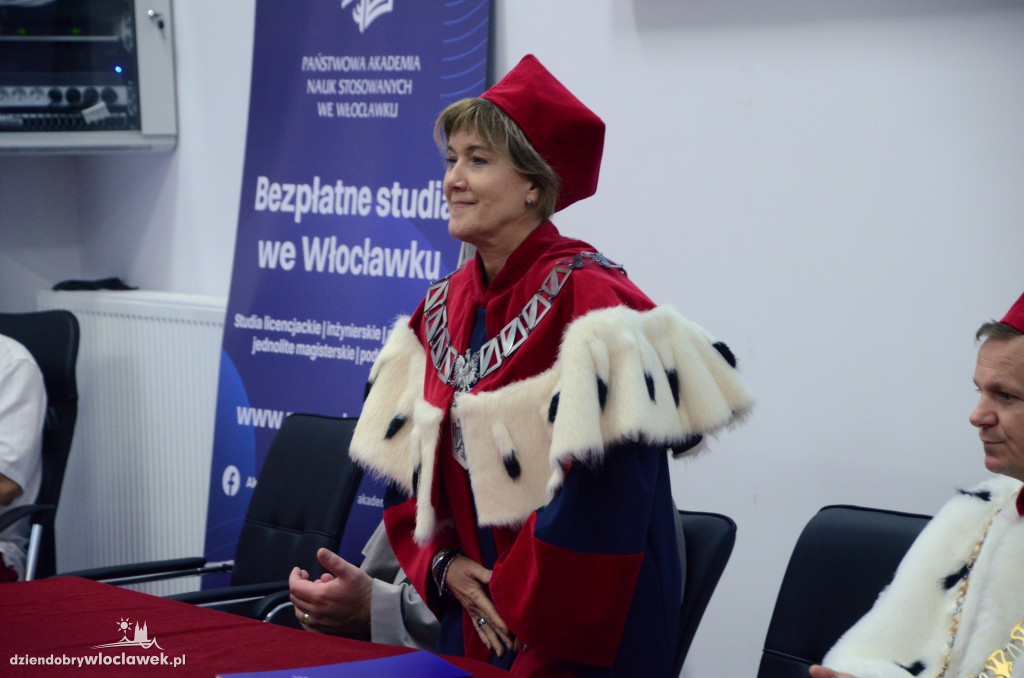 Wręczenie dyplomów absolwentom PANS we Włocławku