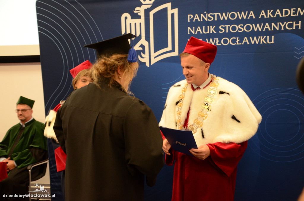 Wręczenie dyplomów absolwentom PANS we Włocławku