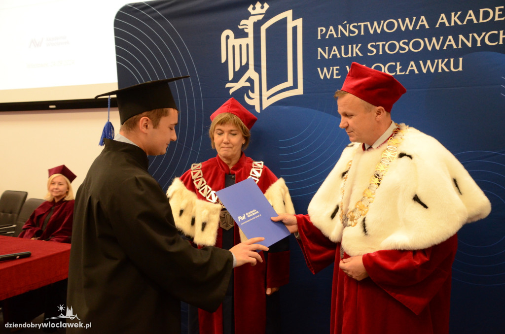 Wręczenie dyplomów absolwentom PANS we Włocławku