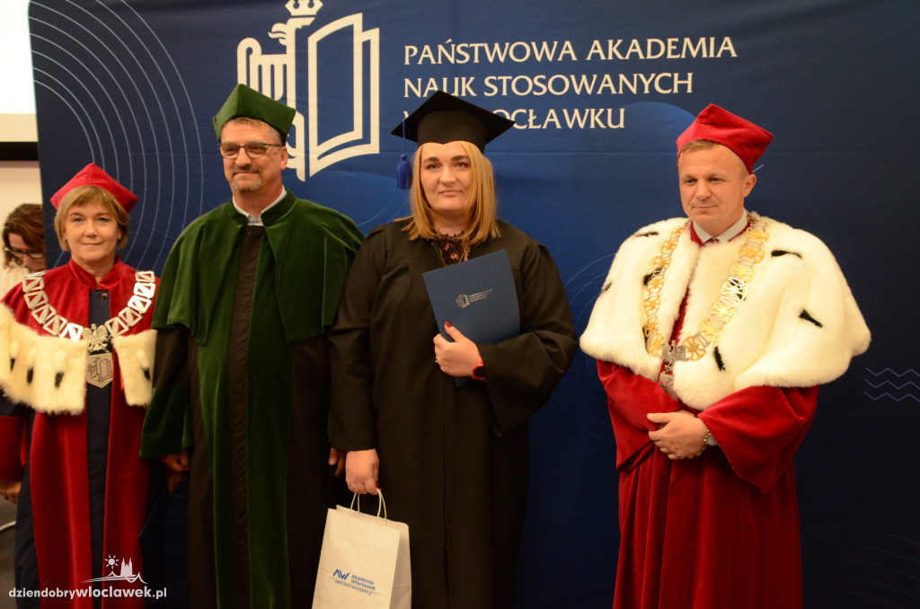Wręczenie dyplomów absolwentom PANS we Włocławku