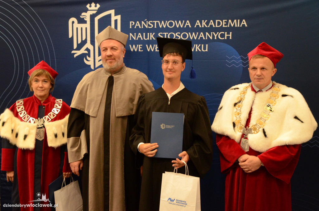 Wręczenie dyplomów absolwentom PANS we Włocławku