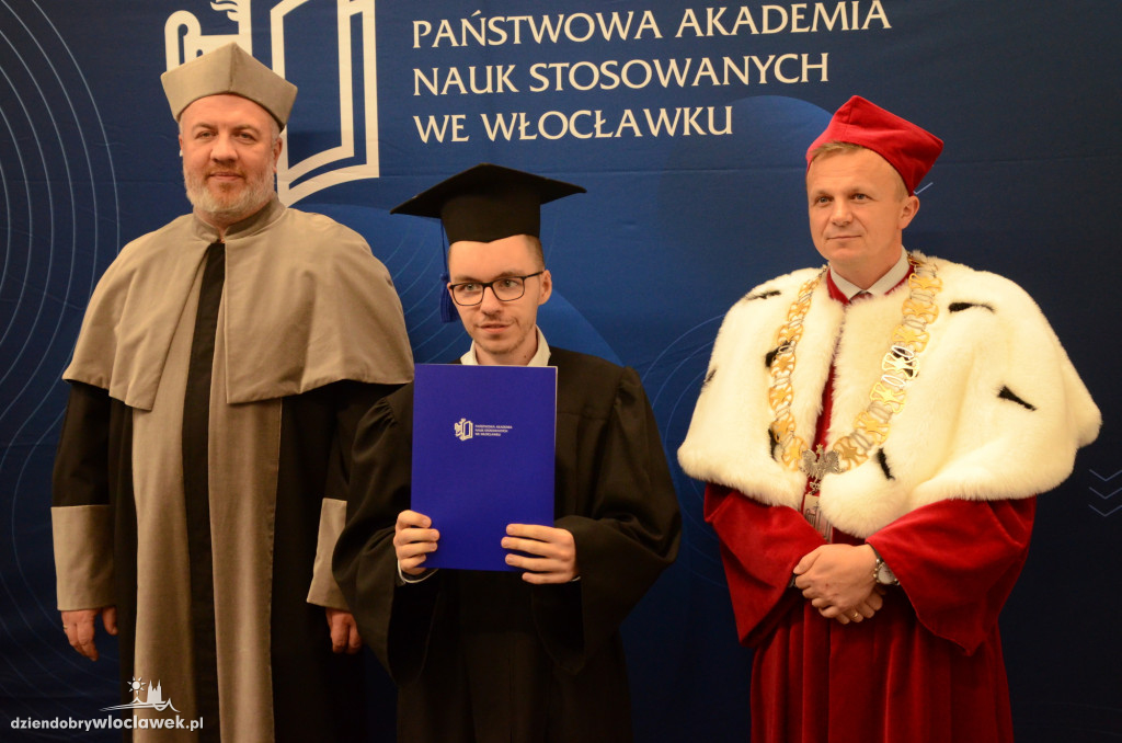 Wręczenie dyplomów absolwentom PANS we Włocławku