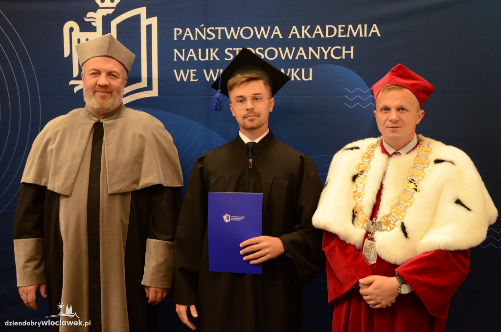 Wręczenie dyplomów absolwentom PANS we Włocławku