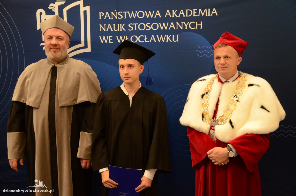 Wręczenie dyplomów absolwentom PANS we Włocławku
