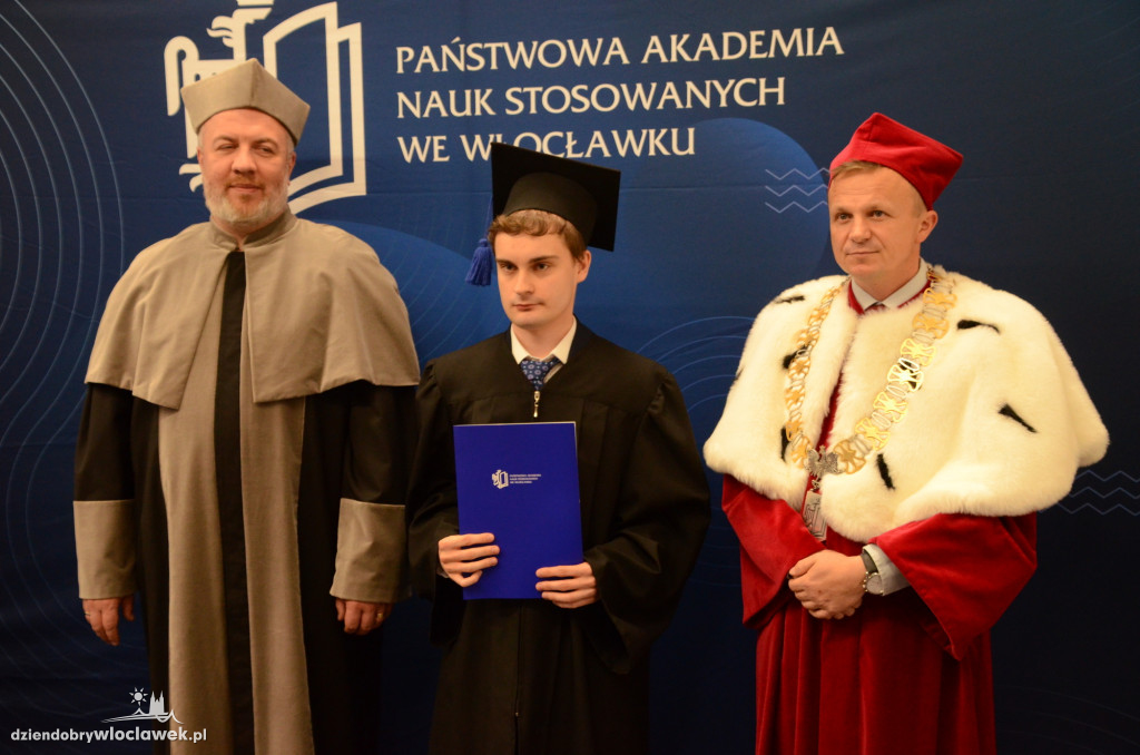 Wręczenie dyplomów absolwentom PANS we Włocławku