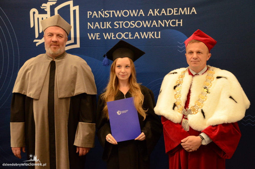 Wręczenie dyplomów absolwentom PANS we Włocławku