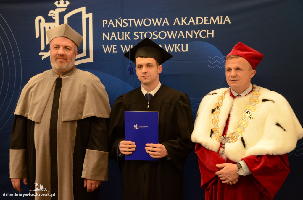 Wręczenie dyplomów absolwentom PANS we Włocławku
