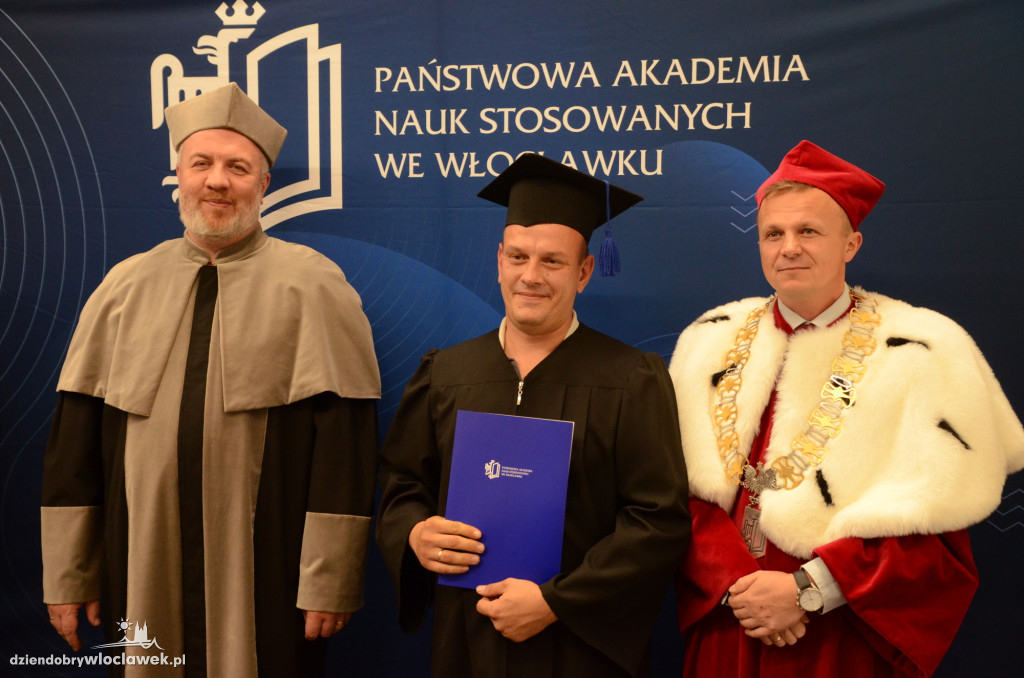 Wręczenie dyplomów absolwentom PANS we Włocławku