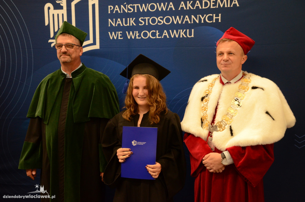 Wręczenie dyplomów absolwentom PANS we Włocławku