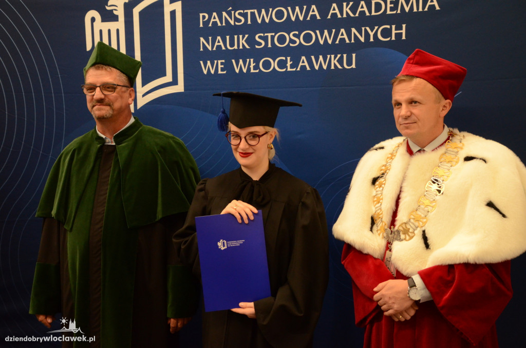 Wręczenie dyplomów absolwentom PANS we Włocławku