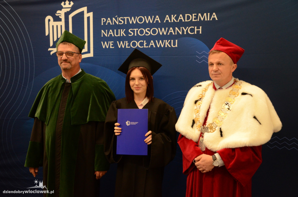 Wręczenie dyplomów absolwentom PANS we Włocławku