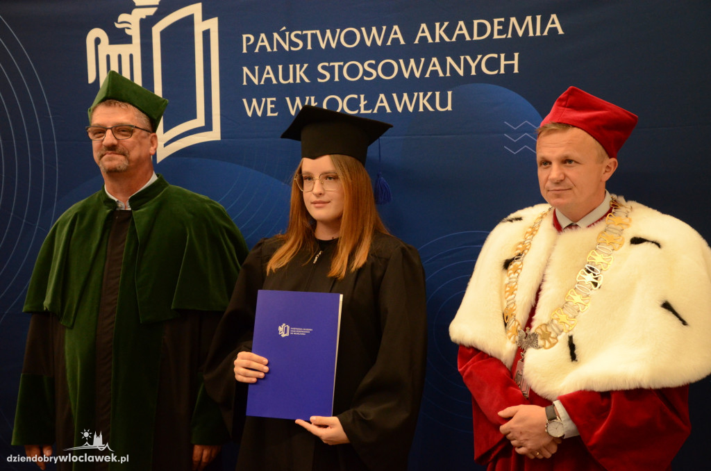 Wręczenie dyplomów absolwentom PANS we Włocławku