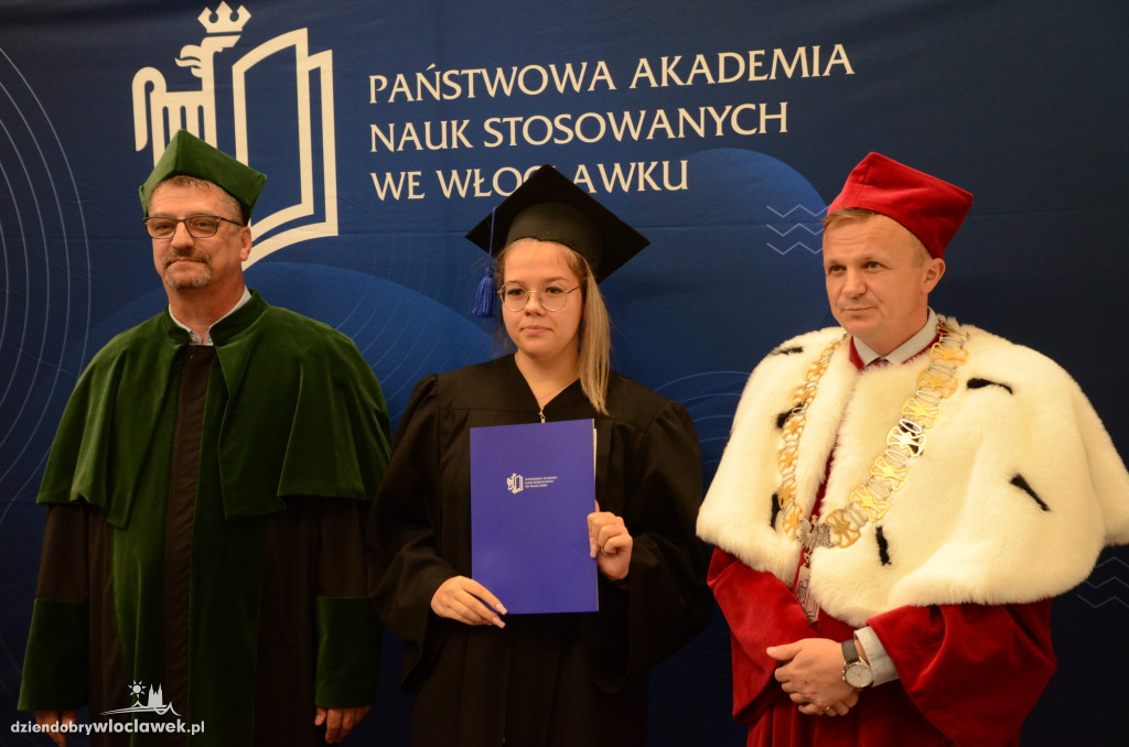 Wręczenie dyplomów absolwentom PANS we Włocławku