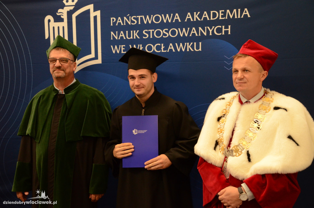 Wręczenie dyplomów absolwentom PANS we Włocławku