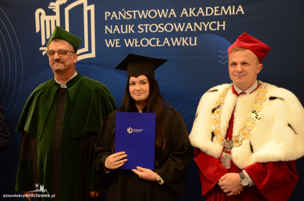 Wręczenie dyplomów absolwentom PANS we Włocławku