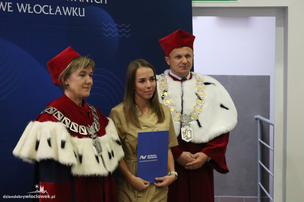 PANS wykształciła nowe pielęgniarki. Tak odbierały dyplomy (FOTO)