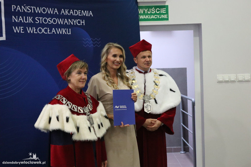 PANS wykształciła nowe pielęgniarki. Tak odbierały dyplomy (FOTO)