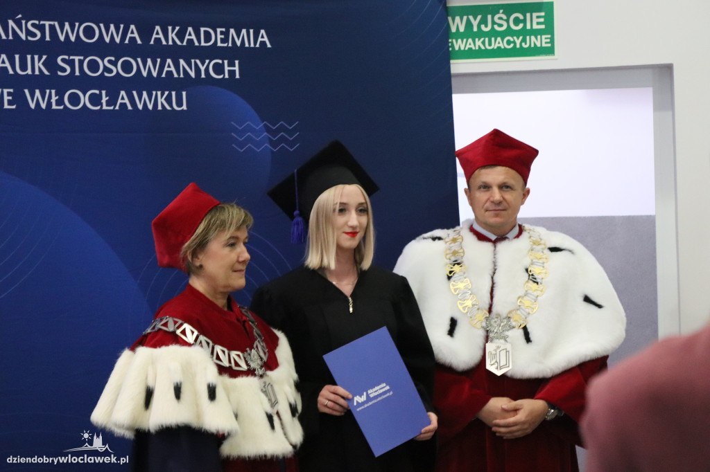 PANS wykształciła nowe pielęgniarki. Tak odbierały dyplomy (FOTO)