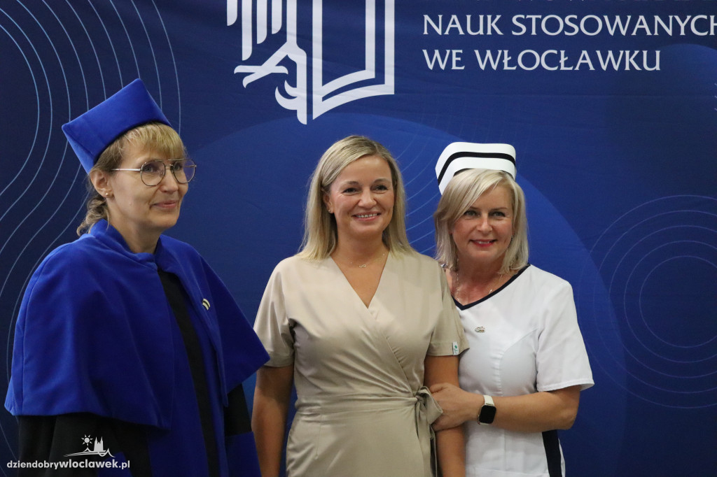 PANS wykształciła nowe pielęgniarki. Tak odbierały dyplomy (FOTO)