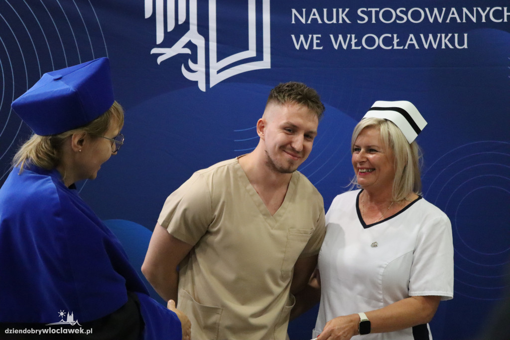 PANS wykształciła nowe pielęgniarki. Tak odbierały dyplomy (FOTO)