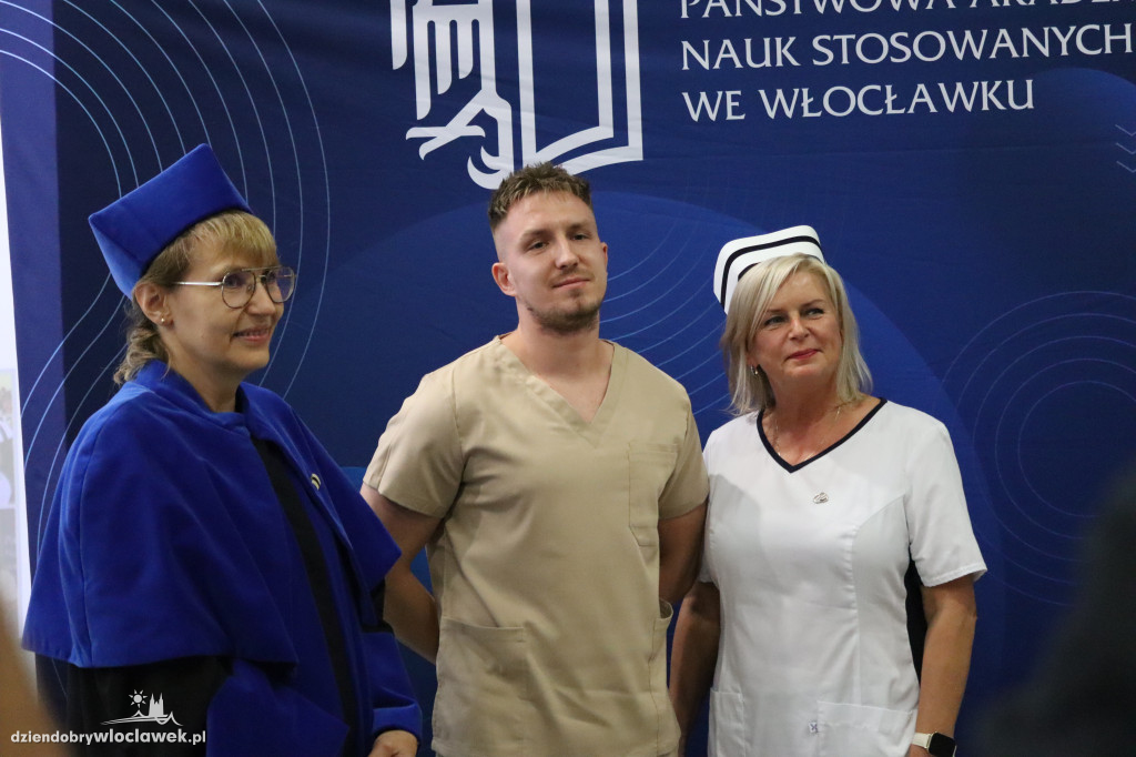 PANS wykształciła nowe pielęgniarki. Tak odbierały dyplomy (FOTO)